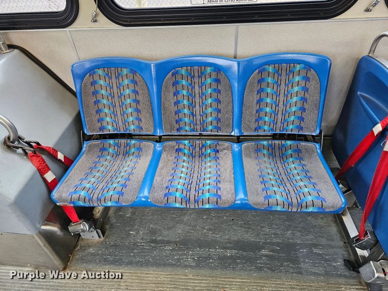 image for item DO4218 2006 Gillig G29B102N4  transit bus