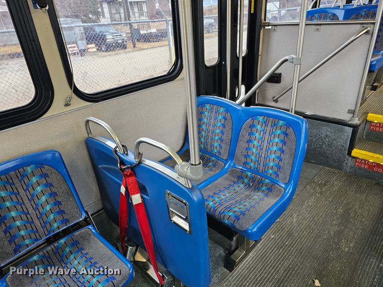 image for item DO4218 2006 Gillig G29B102N4  transit bus