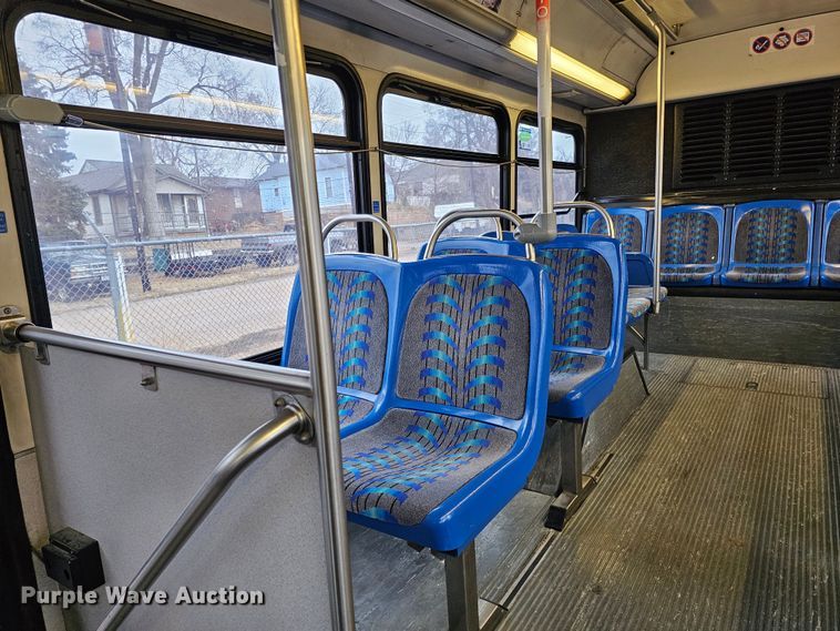 image for item DO4218 2006 Gillig G29B102N4  transit bus