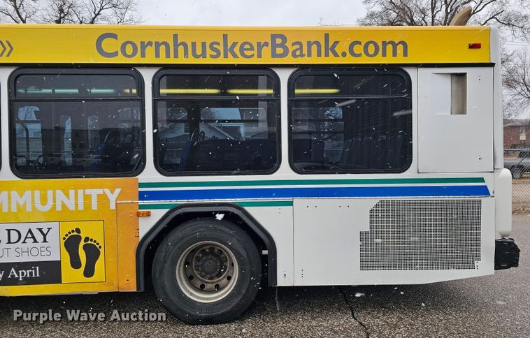 image for item DO4219 2006 Gillig G2B102N4  transit bus