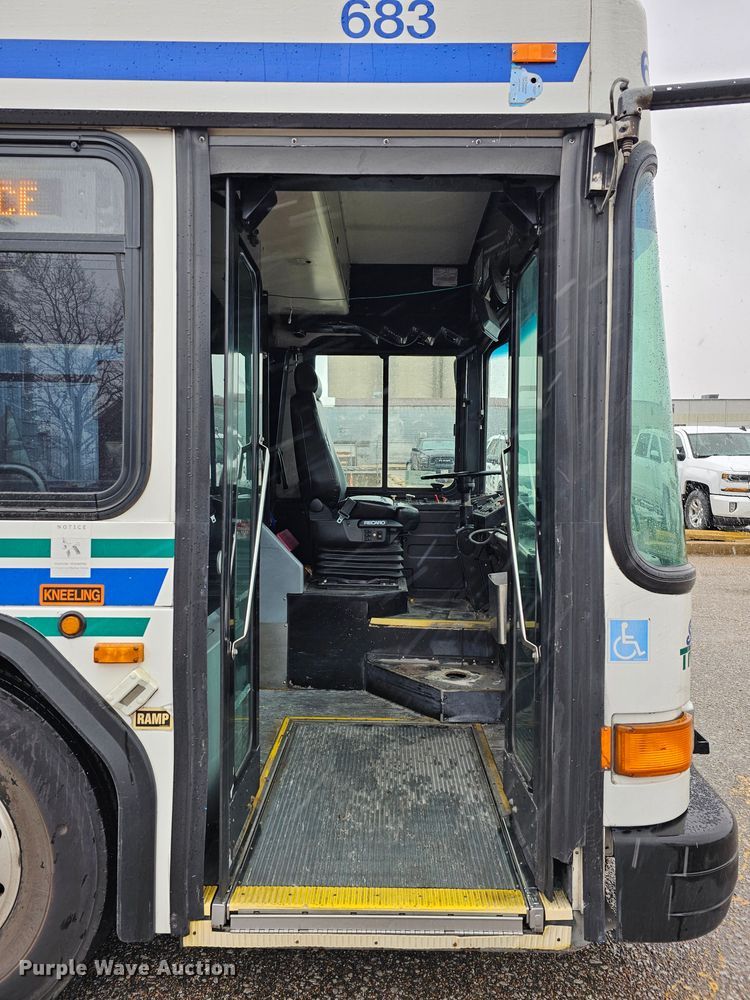 image for item DO4219 2006 Gillig G2B102N4  transit bus