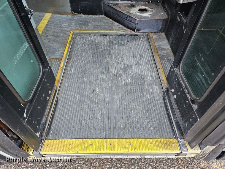 image for item DO4219 2006 Gillig G2B102N4  transit bus