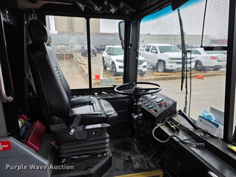 image for item DO4219 2006 Gillig G2B102N4  transit bus