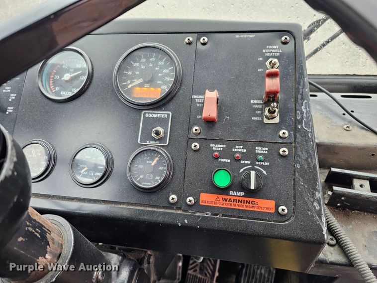 image for item DO4219 2006 Gillig G2B102N4  transit bus