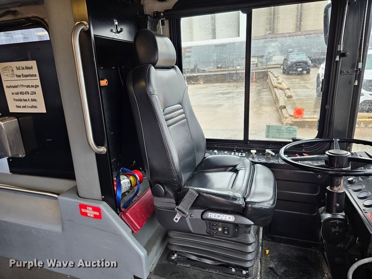 image for item DO4219 2006 Gillig G2B102N4  transit bus