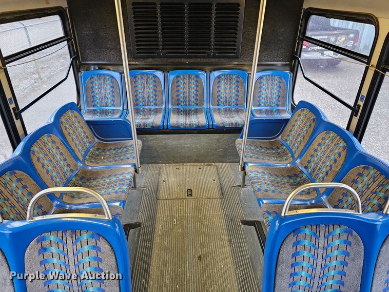 image for item DO4219 2006 Gillig G2B102N4  transit bus