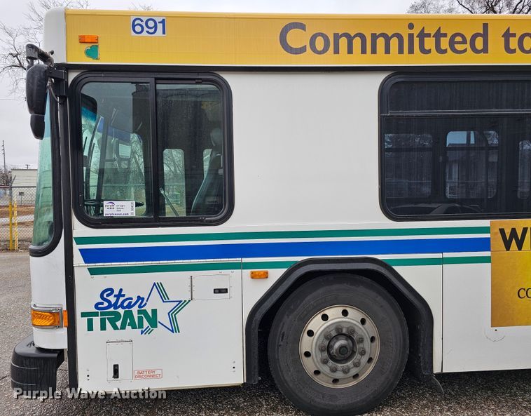 image for item DO4220 2006 Gillig G29B102N4  transit bus