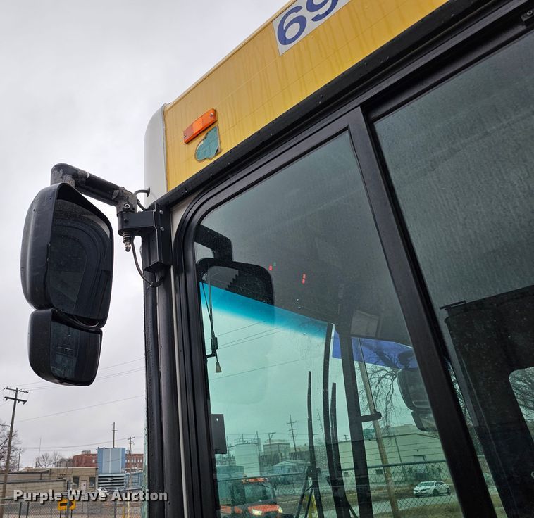 image for item DO4220 2006 Gillig G29B102N4  transit bus