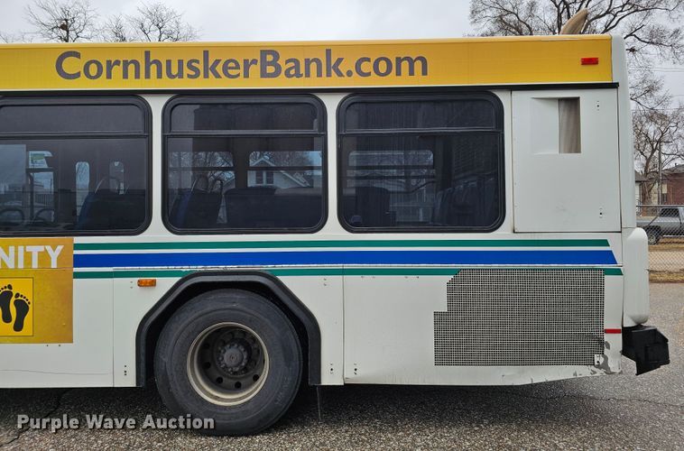 image for item DO4220 2006 Gillig G29B102N4  transit bus