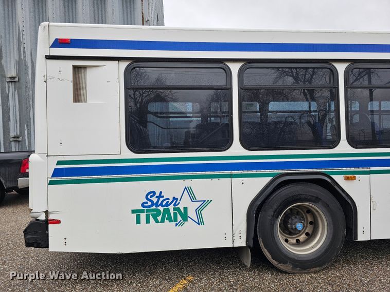 image for item DO4220 2006 Gillig G29B102N4  transit bus