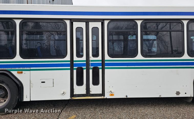 image for item DO4220 2006 Gillig G29B102N4  transit bus