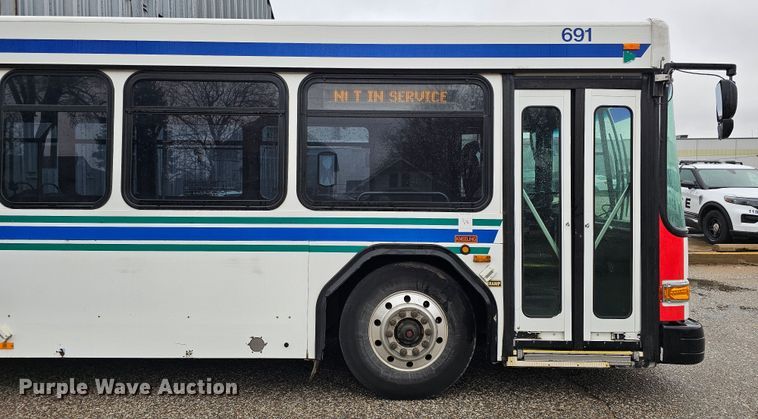 image for item DO4220 2006 Gillig G29B102N4  transit bus