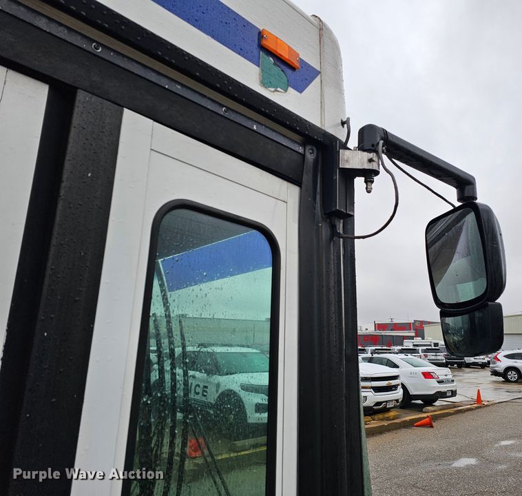 image for item DO4220 2006 Gillig G29B102N4  transit bus