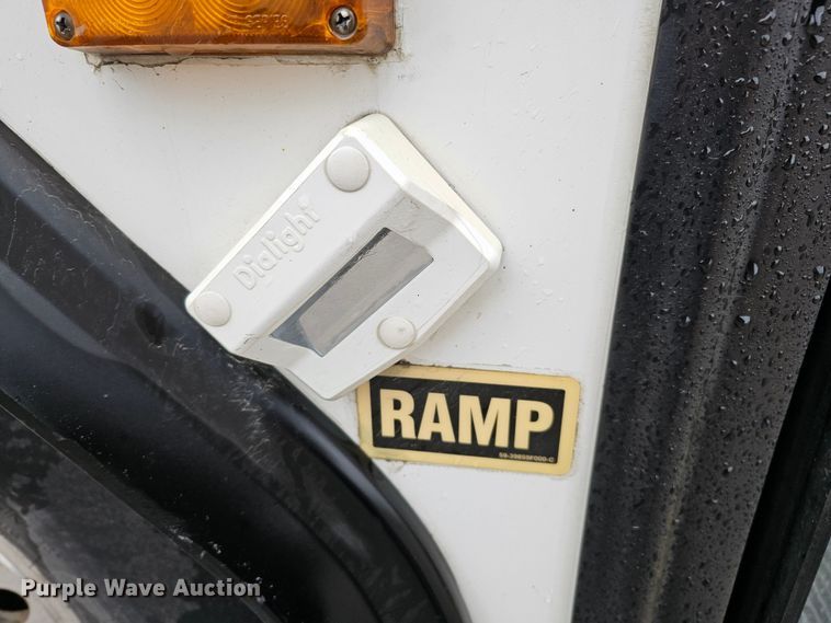 image for item DO4220 2006 Gillig G29B102N4  transit bus