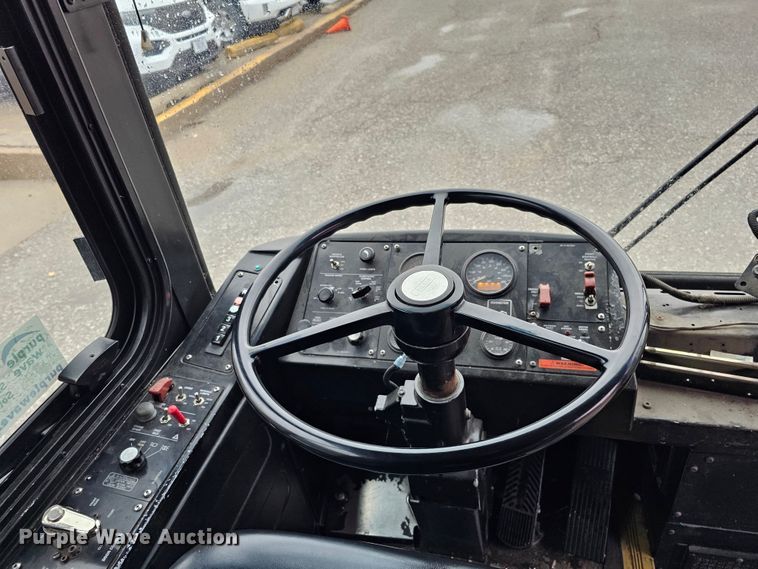 image for item DO4220 2006 Gillig G29B102N4  transit bus