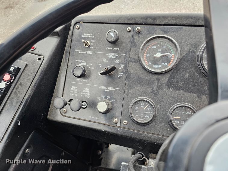 image for item DO4220 2006 Gillig G29B102N4  transit bus