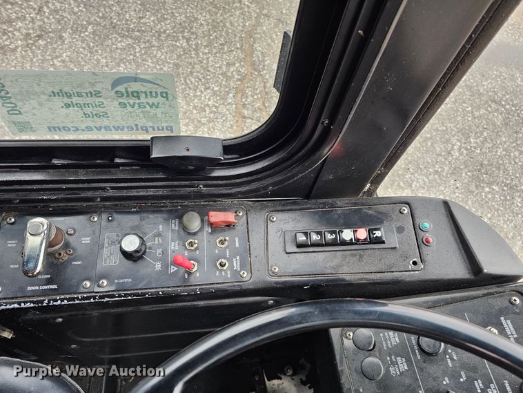 image for item DO4220 2006 Gillig G29B102N4  transit bus