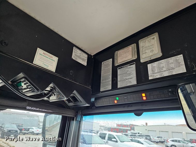 image for item DO4220 2006 Gillig G29B102N4  transit bus