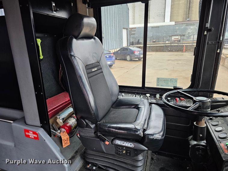 image for item DO4220 2006 Gillig G29B102N4  transit bus