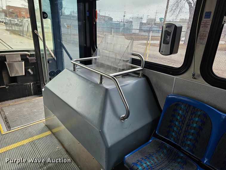 image for item DO4220 2006 Gillig G29B102N4  transit bus