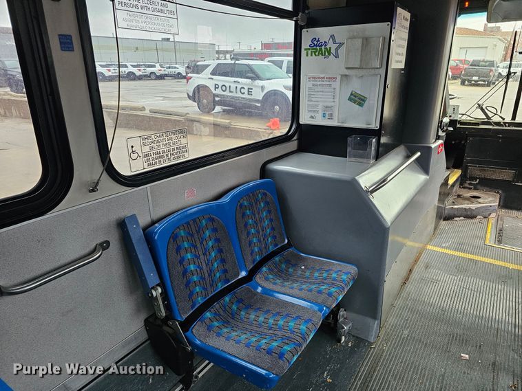 image for item DO4220 2006 Gillig G29B102N4  transit bus