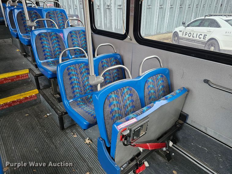 image for item DO4220 2006 Gillig G29B102N4  transit bus