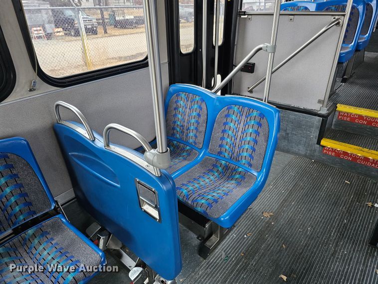 image for item DO4220 2006 Gillig G29B102N4  transit bus