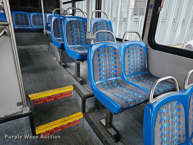 image for item DO4220 2006 Gillig G29B102N4  transit bus