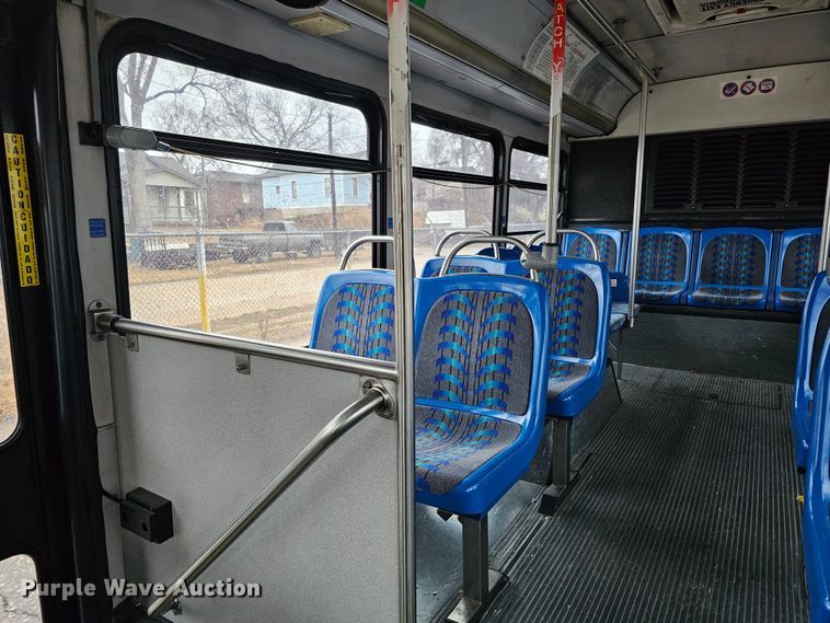 image for item DO4220 2006 Gillig G29B102N4  transit bus