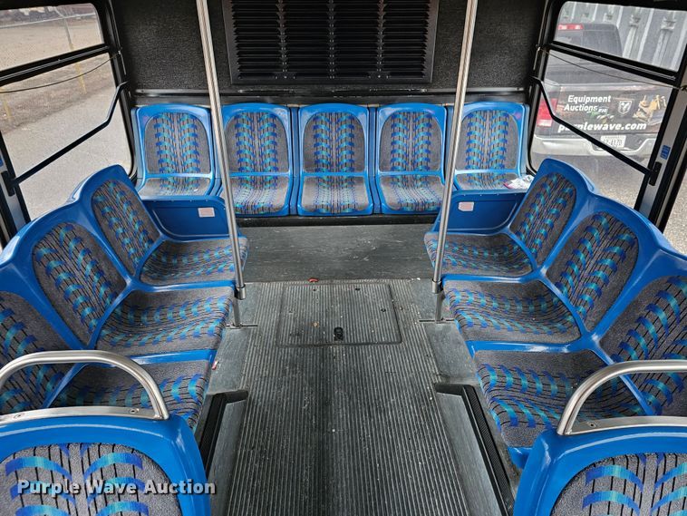 image for item DO4220 2006 Gillig G29B102N4  transit bus