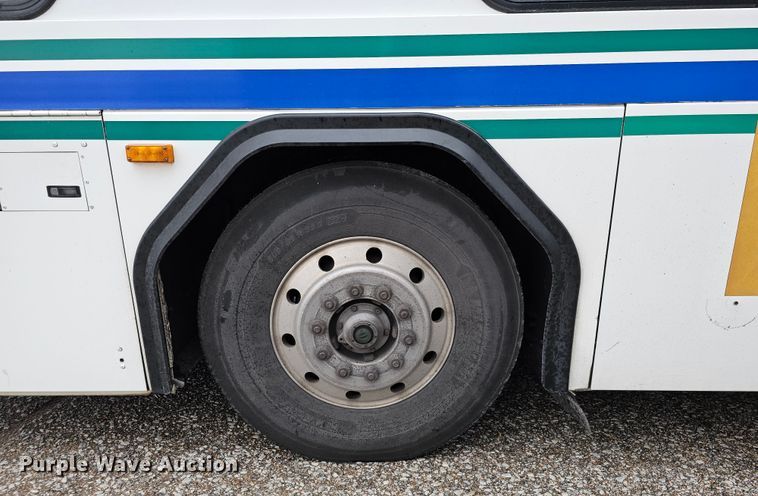 image for item DO4220 2006 Gillig G29B102N4  transit bus