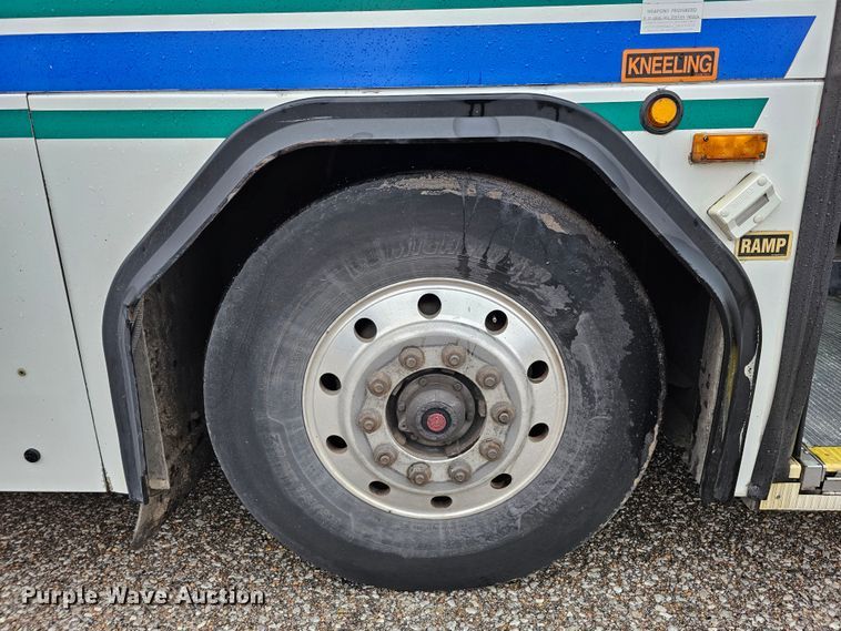 image for item DO4220 2006 Gillig G29B102N4  transit bus