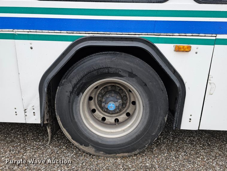 image for item DO4220 2006 Gillig G29B102N4  transit bus