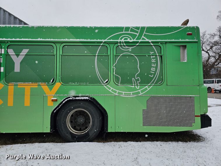 image for item DO4221 2006 Gillig G29B102N4  transit bus