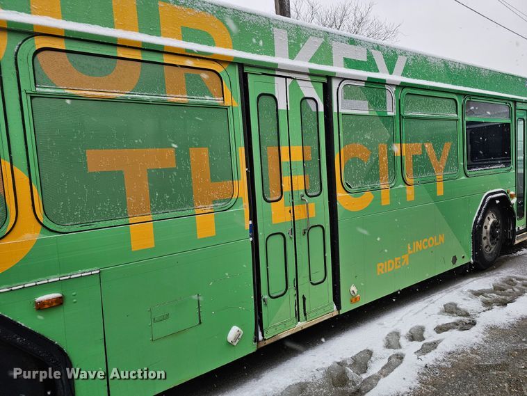 image for item DO4221 2006 Gillig G29B102N4  transit bus