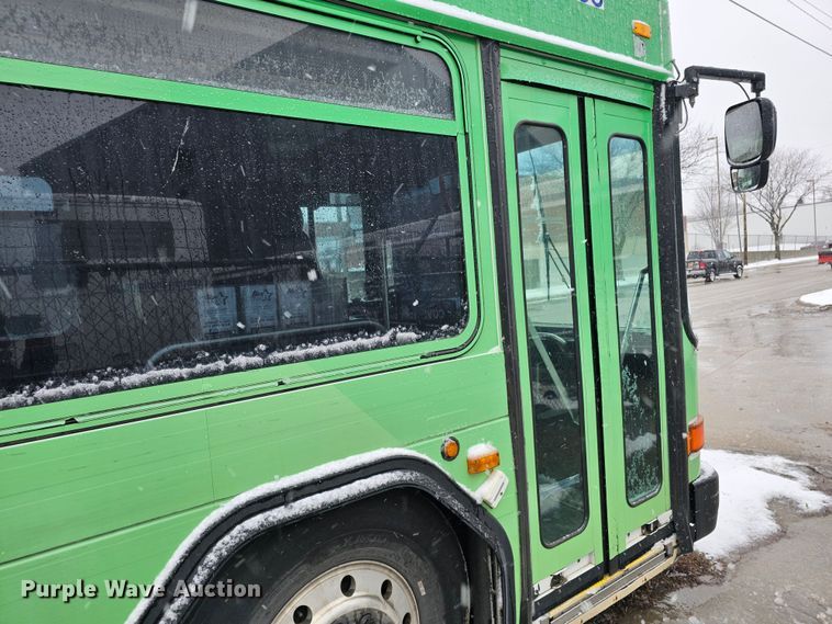 image for item DO4221 2006 Gillig G29B102N4  transit bus