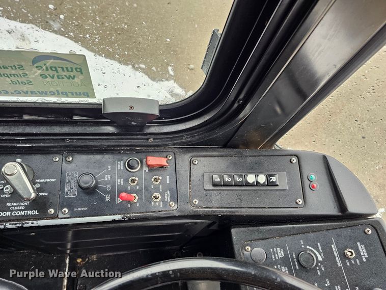 image for item DO4221 2006 Gillig G29B102N4  transit bus