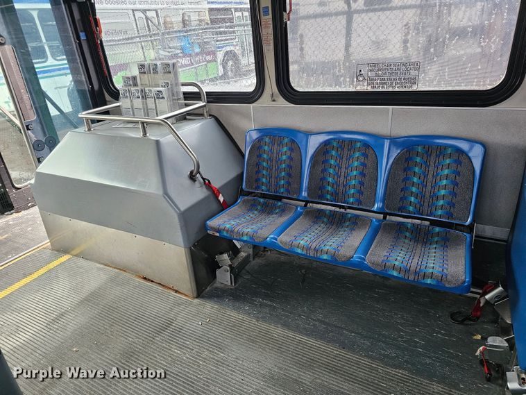 image for item DO4221 2006 Gillig G29B102N4  transit bus