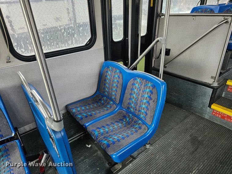 image for item DO4221 2006 Gillig G29B102N4  transit bus