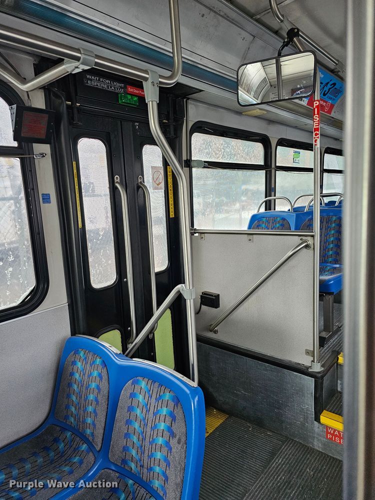 image for item DO4221 2006 Gillig G29B102N4  transit bus