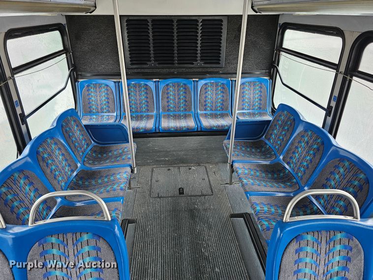 image for item DO4221 2006 Gillig G29B102N4  transit bus