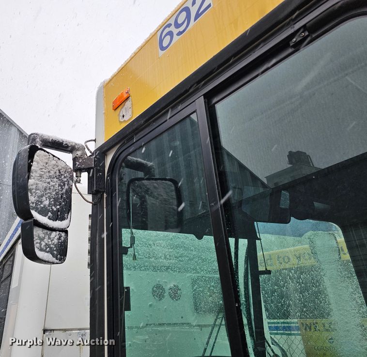 image for item DO4222 2006 Gillig G29B102N4  transit bus