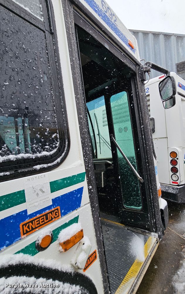 image for item DO4222 2006 Gillig G29B102N4  transit bus