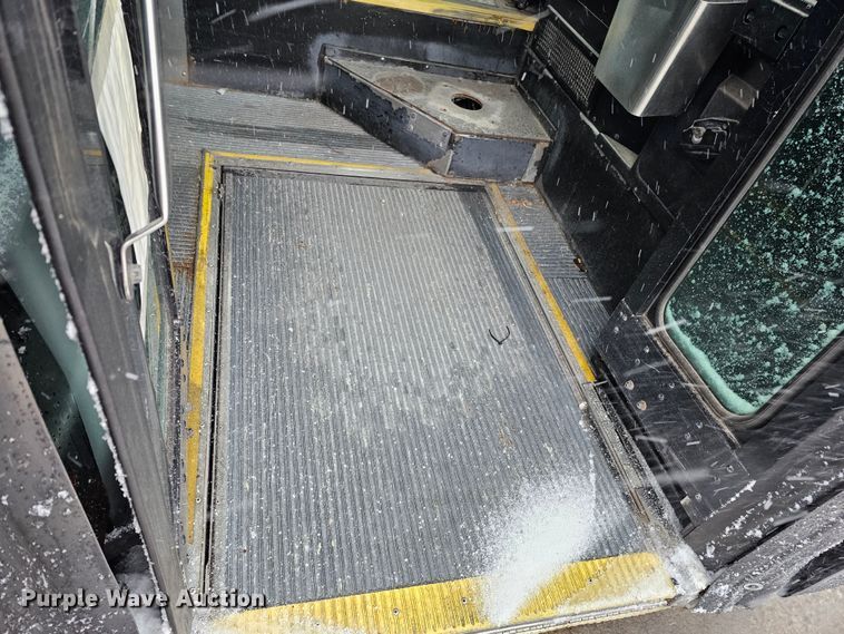 image for item DO4222 2006 Gillig G29B102N4  transit bus