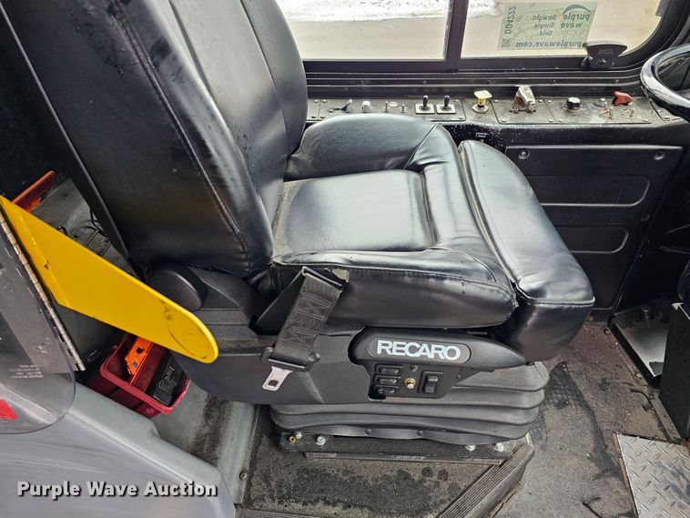 image for item DO4222 2006 Gillig G29B102N4  transit bus