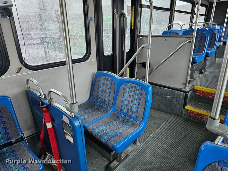 image for item DO4222 2006 Gillig G29B102N4  transit bus