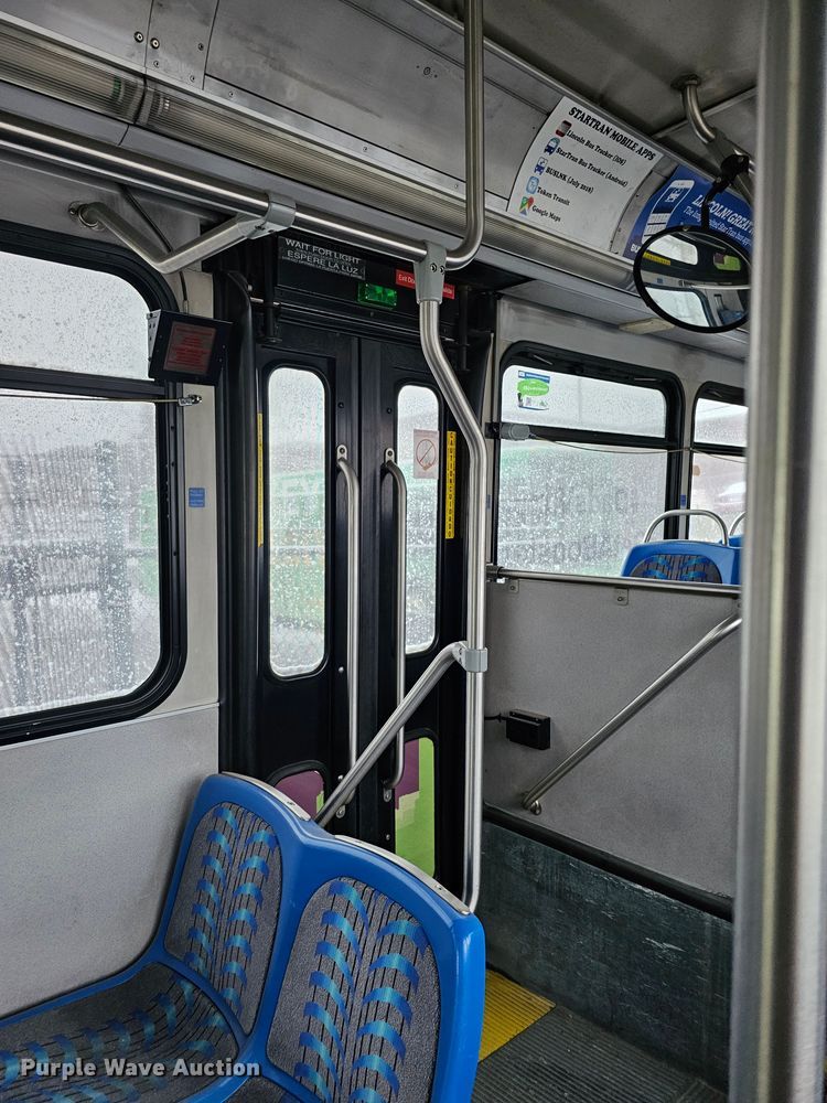 image for item DO4222 2006 Gillig G29B102N4  transit bus