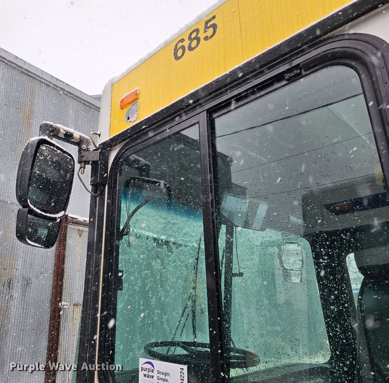 image for item DO4224 2006 Gillig G20B10N4  transit bus