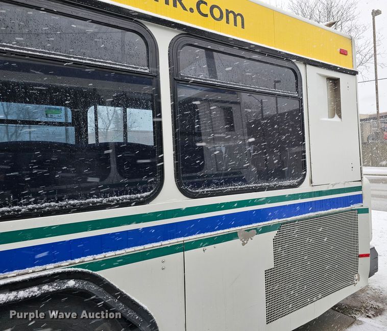 image for item DO4224 2006 Gillig G20B10N4  transit bus