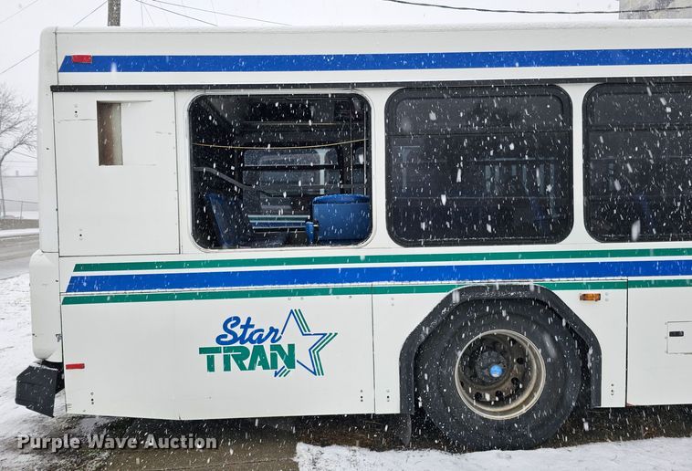 image for item DO4224 2006 Gillig G20B10N4  transit bus